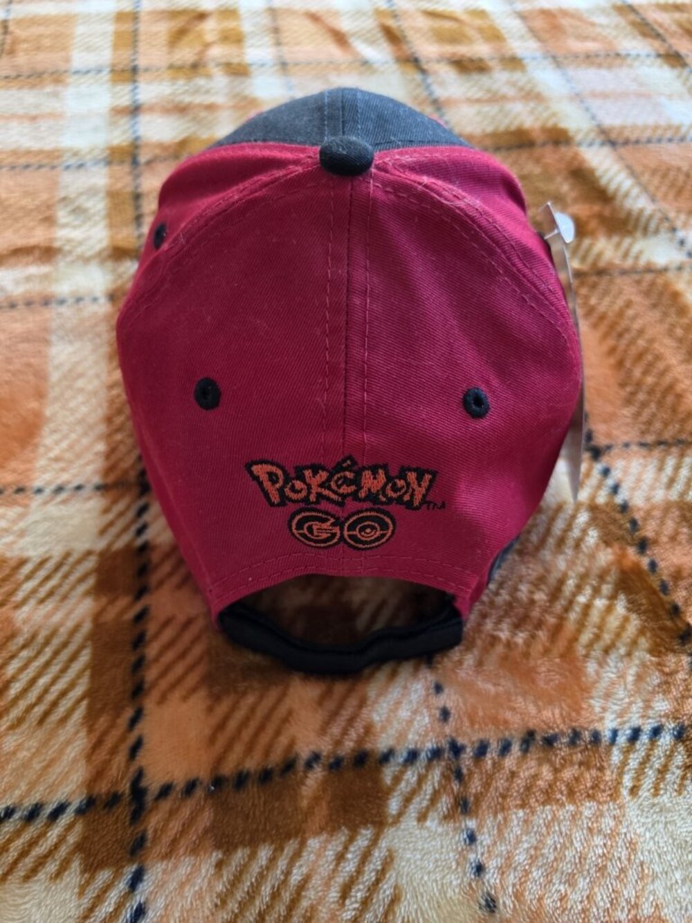 New Era 9FORTY Pokémon GO Team Valor Adjustable Baseball Cap Black/Red Unisex - Picture 3 of 9